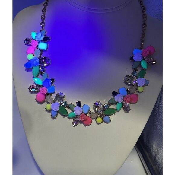 J. Crew Rosette Garden MultiColor Crystal Flower Statement Necklace New - Picture 15 of 16